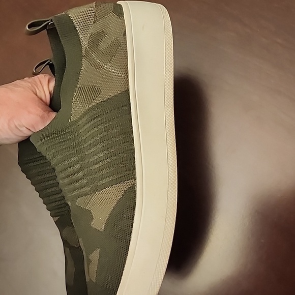 Steven Madden Gills Platform Slip-on Sneakers Green Camo sz 8.5 - Picture 5 of 8